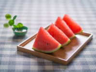 吃瓜婴儿吓傻了,太可爱了！